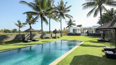 Black Beach Villa 5 BR