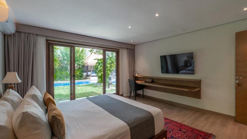 1760997526 561218184