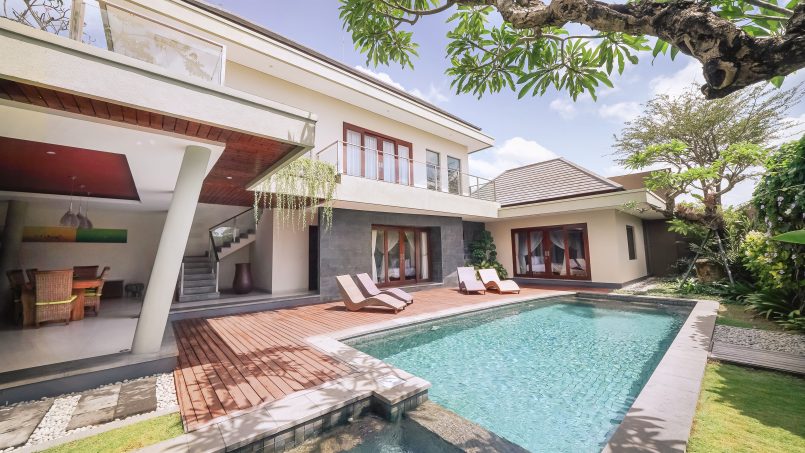 1762321035 Pool view